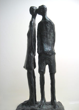 “Kusjes”, Peter Levenaar bronze sculpture